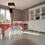 Prázdninový dům Maison Confortable Sejour Spacieux, Belle Terrasse Avec Grand Jardin Avec Jeux Exterieurs Pres Bayeux Et Omaha Saonnet