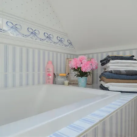 Maison Confortable: Spacious With Garden Terrace Near Bayeux Saonnet
