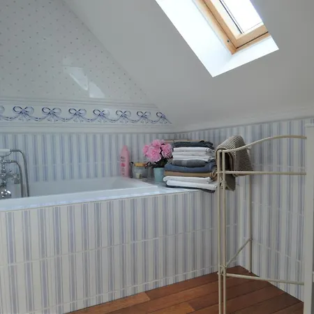Maison Confortable: Spacious With Garden Terrace Near Bayeux *