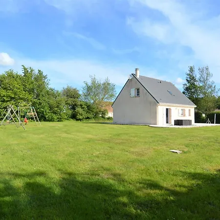 Maison Confortable Sejour Spacieux, Belle Terrasse Avec Grand Jardin Avec Jeux Exterieurs Pres Bayeux Et Omaha بيت للعطل
