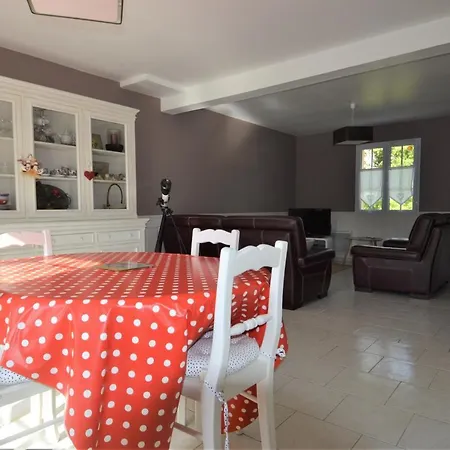 بيت للعطل Maison Confortable Sejour Spacieux, Belle Terrasse Avec Grand Jardin Avec Jeux Exterieurs Pres Bayeux Et Omaha Saonnet