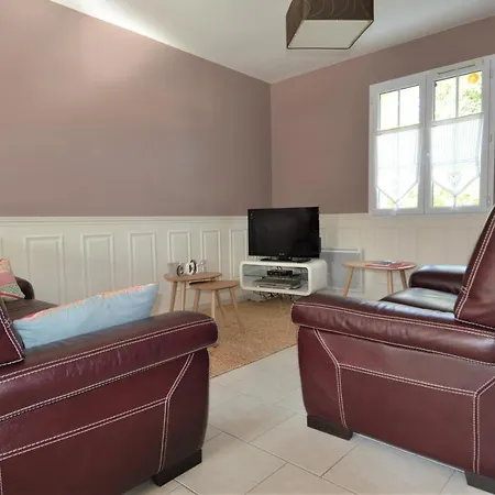 Maison Confortable Sejour Spacieux, Belle Terrasse Avec Grand Jardin Avec Jeux Exterieurs Pres Bayeux Et Omaha