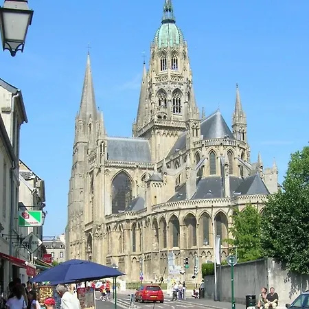 Maison Confortable Sejour Spacieux, Belle Terrasse Avec Grand Jardin Avec Jeux Exterieurs Pres Bayeux Et Omaha Saonnet