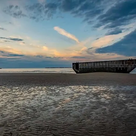 Maison Confortable Sejour Spacieux, Belle Terrasse Avec Grand Jardin Avec Jeux Exterieurs Pres Bayeux Et Omaha بيت للعطل