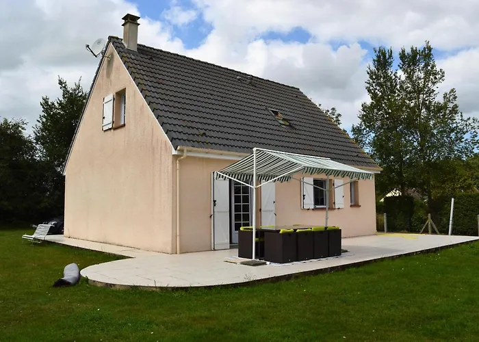 Maison Confortable Sejour Spacieux, Belle Terrasse Avec Grand Jardin Avec Jeux Exterieurs Pres Bayeux Et Omaha *