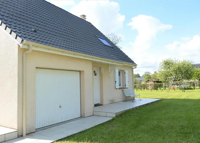Prázdninový dům Maison Confortable Sejour Spacieux, Belle Terrasse Avec Grand Jardin Avec Jeux Exterieurs Pres Bayeux Et Omaha
