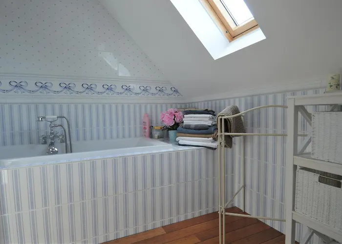 Maison Confortable Sejour Spacieux, Belle Terrasse Avec Grand Jardin Avec Jeux Exterieurs Pres Bayeux Et Omaha *