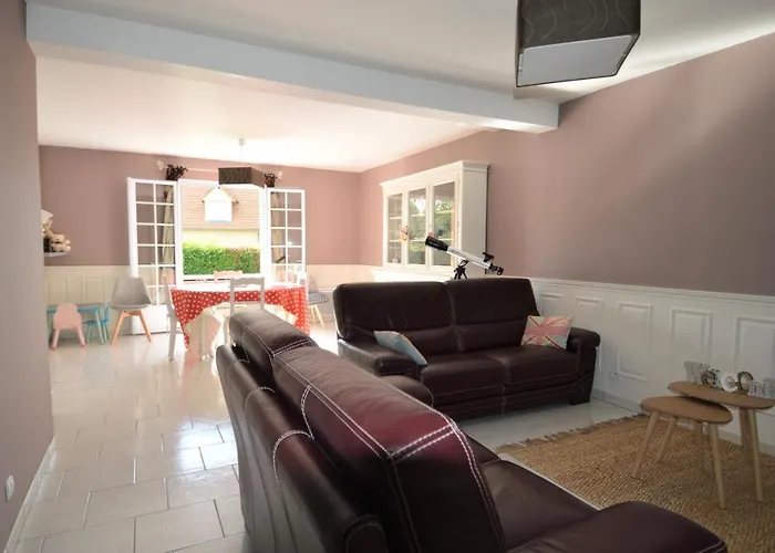 Prázdninový dům Maison Confortable Sejour Spacieux, Belle Terrasse Avec Grand Jardin Avec Jeux Exterieurs Pres Bayeux Et Omaha