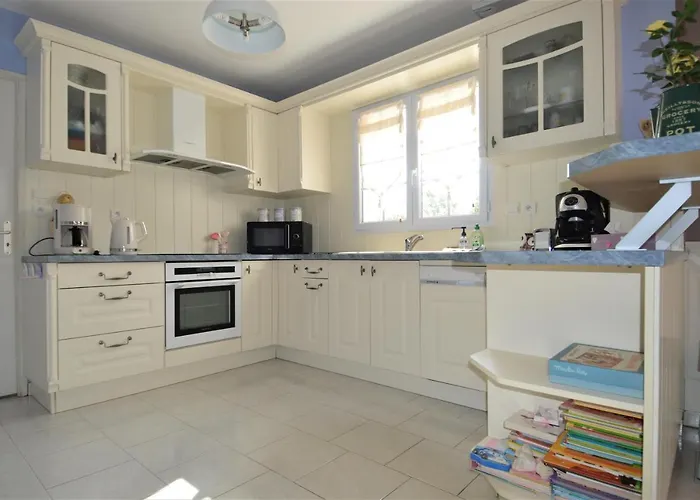 Maison Confortable Sejour Spacieux, Belle Terrasse Avec Grand Jardin Avec Jeux Exterieurs Pres Bayeux Et Omaha * Saonnet