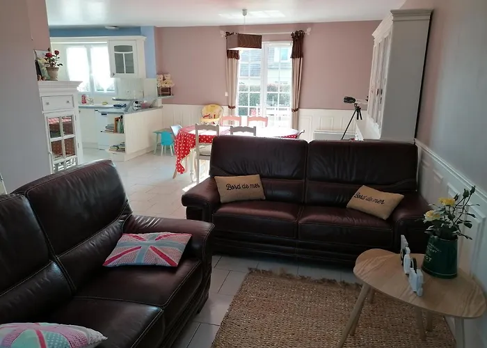 Prázdninový dům Maison Confortable Sejour Spacieux, Belle Terrasse Avec Grand Jardin Avec Jeux Exterieurs Pres Bayeux Et Omaha *