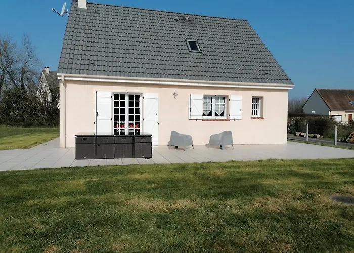 Maison Confortable Sejour Spacieux, Belle Terrasse Avec Grand Jardin Avec Jeux Exterieurs Pres Bayeux Et Omaha *