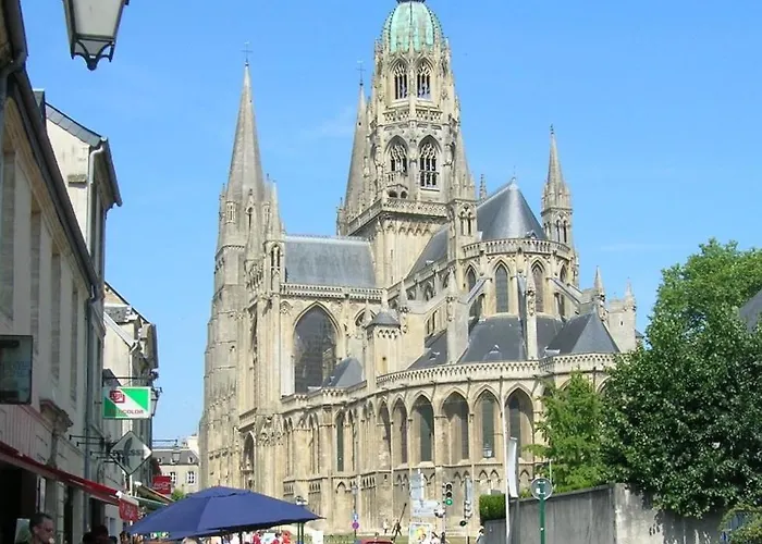 Maison Confortable Sejour Spacieux, Belle Terrasse Avec Grand Jardin Avec Jeux Exterieurs Pres Bayeux Et Omaha Saonnet
